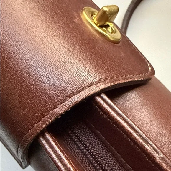 Coach Vintage Legacy Demi Turnlock Bag #9154 - Cuero Mahogany (1999) - Picture 7 of 17